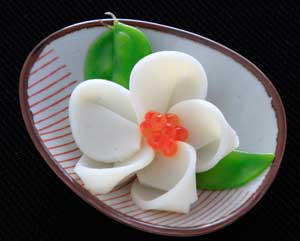 かまぼこでお花のお節 20091224kanetetu_5827.jpg