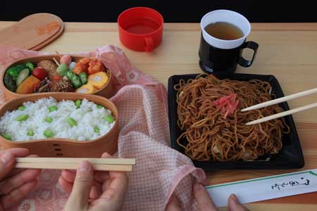 モーション弁当-変身！やきそば弁当