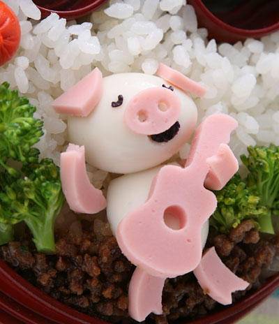 荒野でこぶた一人熱唱!?弁当 20110827kobuta_09393.jpg