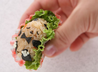 子犬のおにぎり弁当　　おにぎり1000本ノック