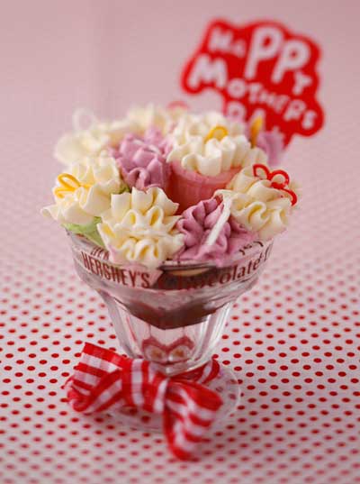 お菓子のカーネーション カップケーキのデコレーション