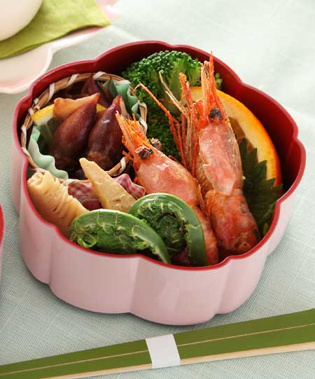 甘エビの素揚げと春の煮物