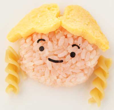 おにぎりを変身させる！金髪の巻き毛